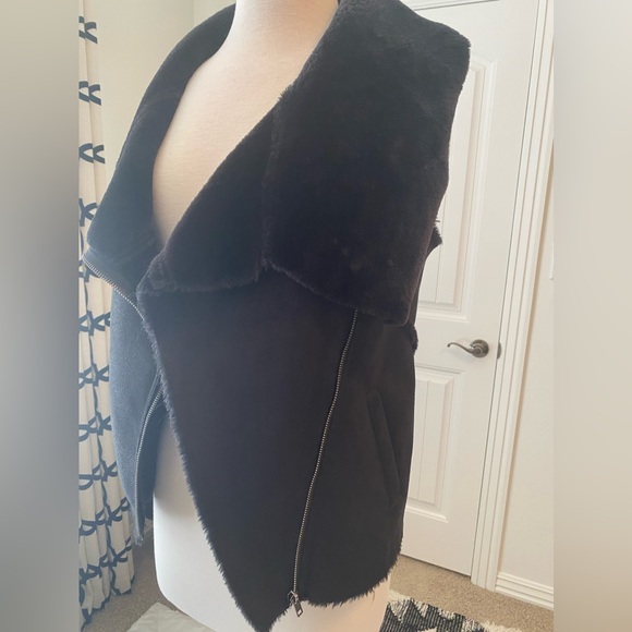 Cupcakes and Cashmere Faux fur and suede vest - Picture 5 of 9